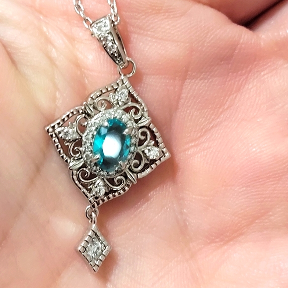 ✨️Beautiful Aquamarine Stone Necklace Retails for $86 NIB - Picture 2 of 2